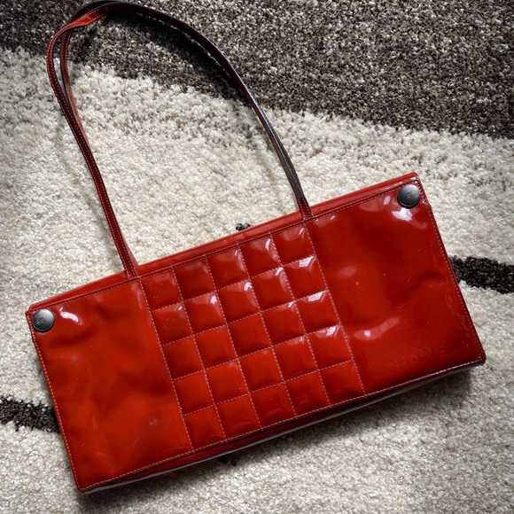 Red Chanel choco bar bag - Picture 3 of 10